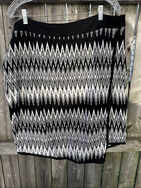 Black & White Zigzag Knit Pencil Skirt